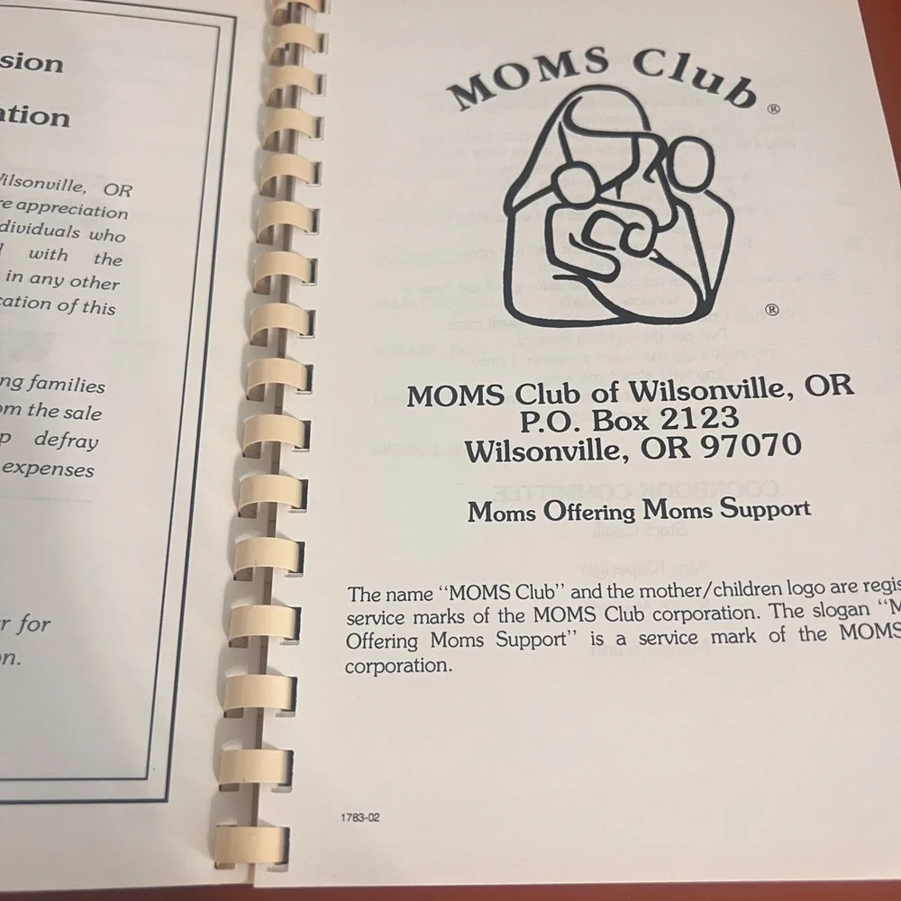 Our Best Recipes MOMS Club of Wilsonville Oregon Community Cookbook Plastic Comb